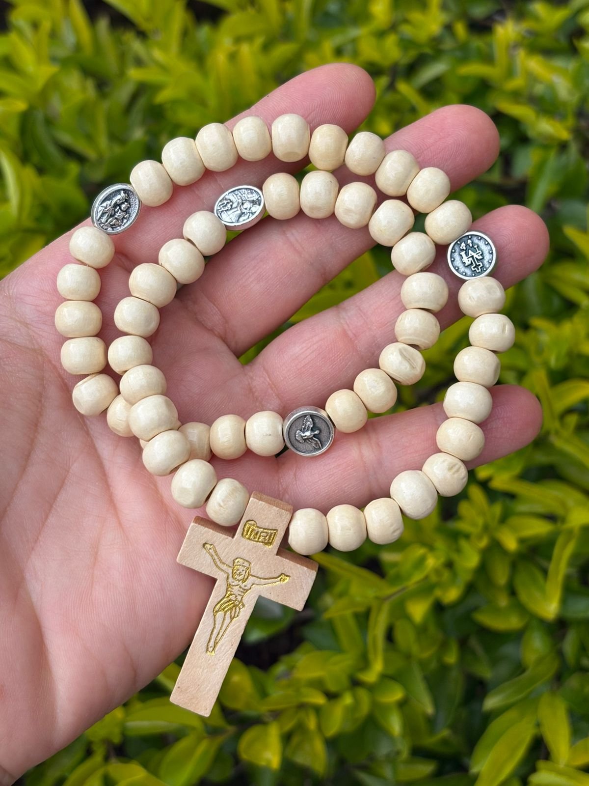 Rosario pulsera de la Virgen madera clara