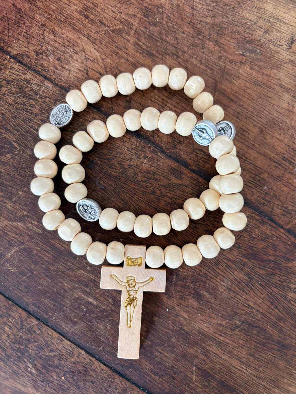 Rosario pulsera de la Virgen madera clara - Image 2