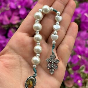 Caminata de la encarnación en perlas y corazones